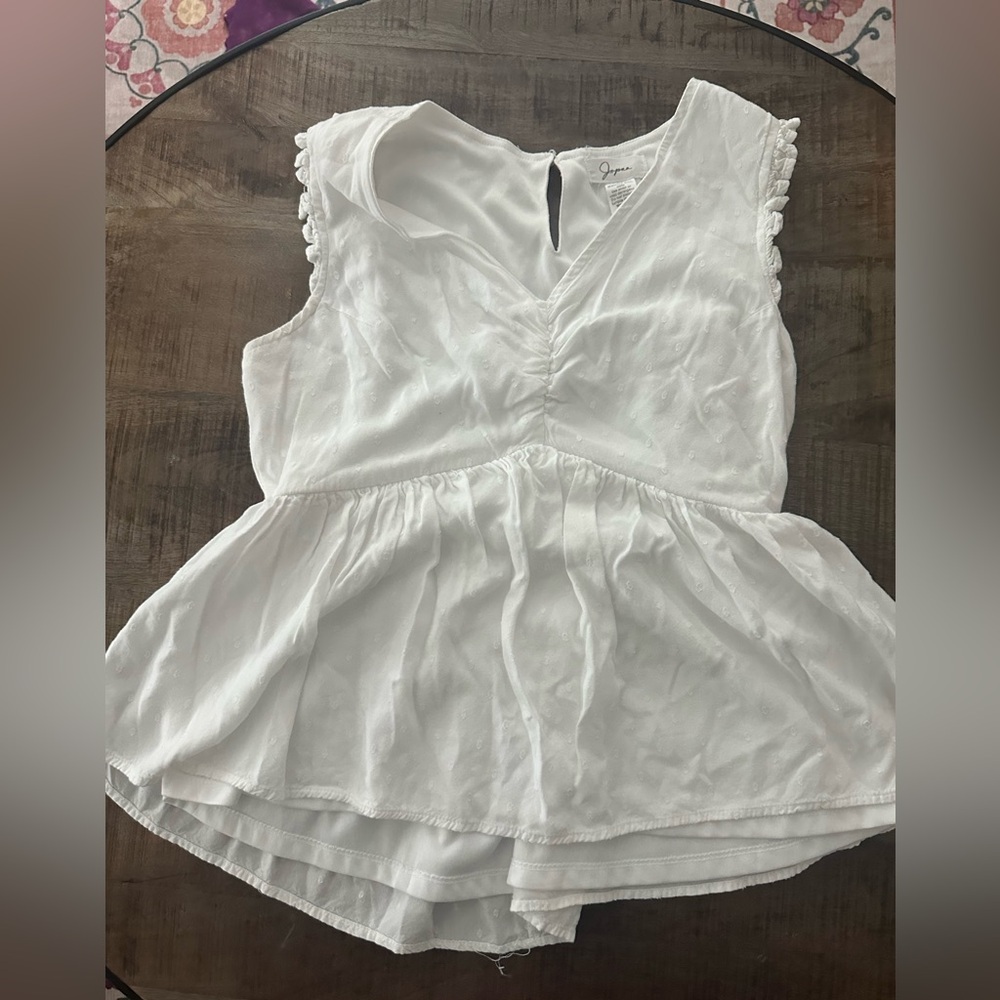 Japna  White Sleeveless V-neck Top